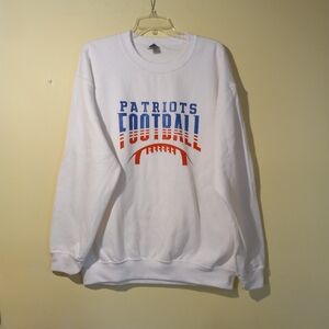Men's Gildan New England Patriots Sweatshirt.